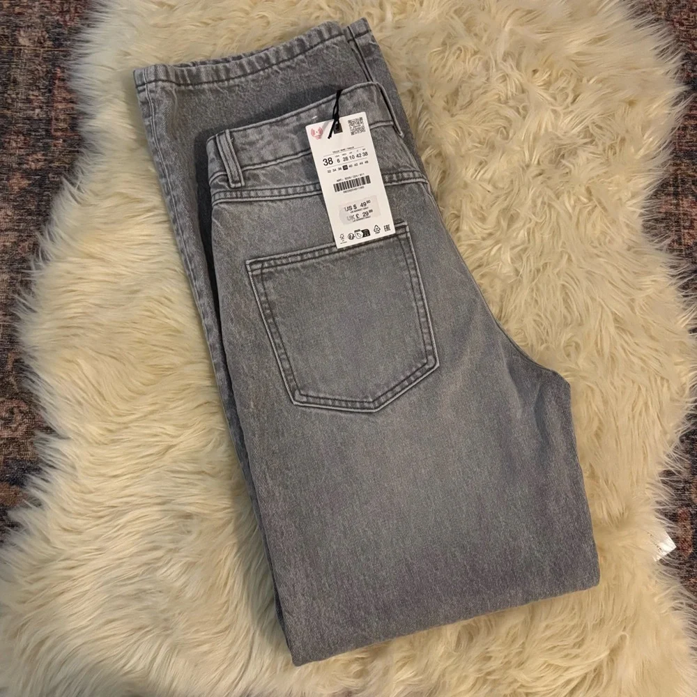 Zara High-Waisted Straight Leg Jeans - Grey Wash - Women’s Size 6 - Picture 9 of 9